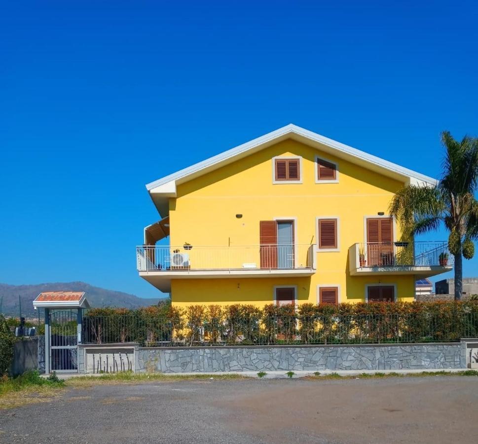 Yellow House Appartement Fiumefreddo di Sicilia Buitenkant foto