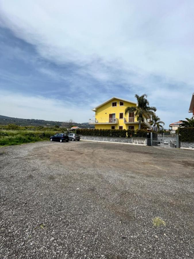 Yellow House Appartement Fiumefreddo di Sicilia Buitenkant foto
