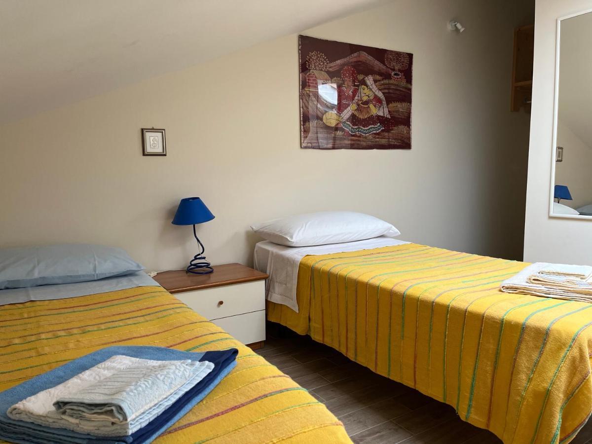 Yellow House Appartement Fiumefreddo di Sicilia Buitenkant foto